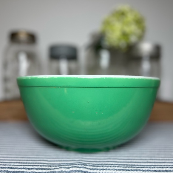 Green PYREX Mixing Bowl “US PAT OFF” - Picture 4 of 13